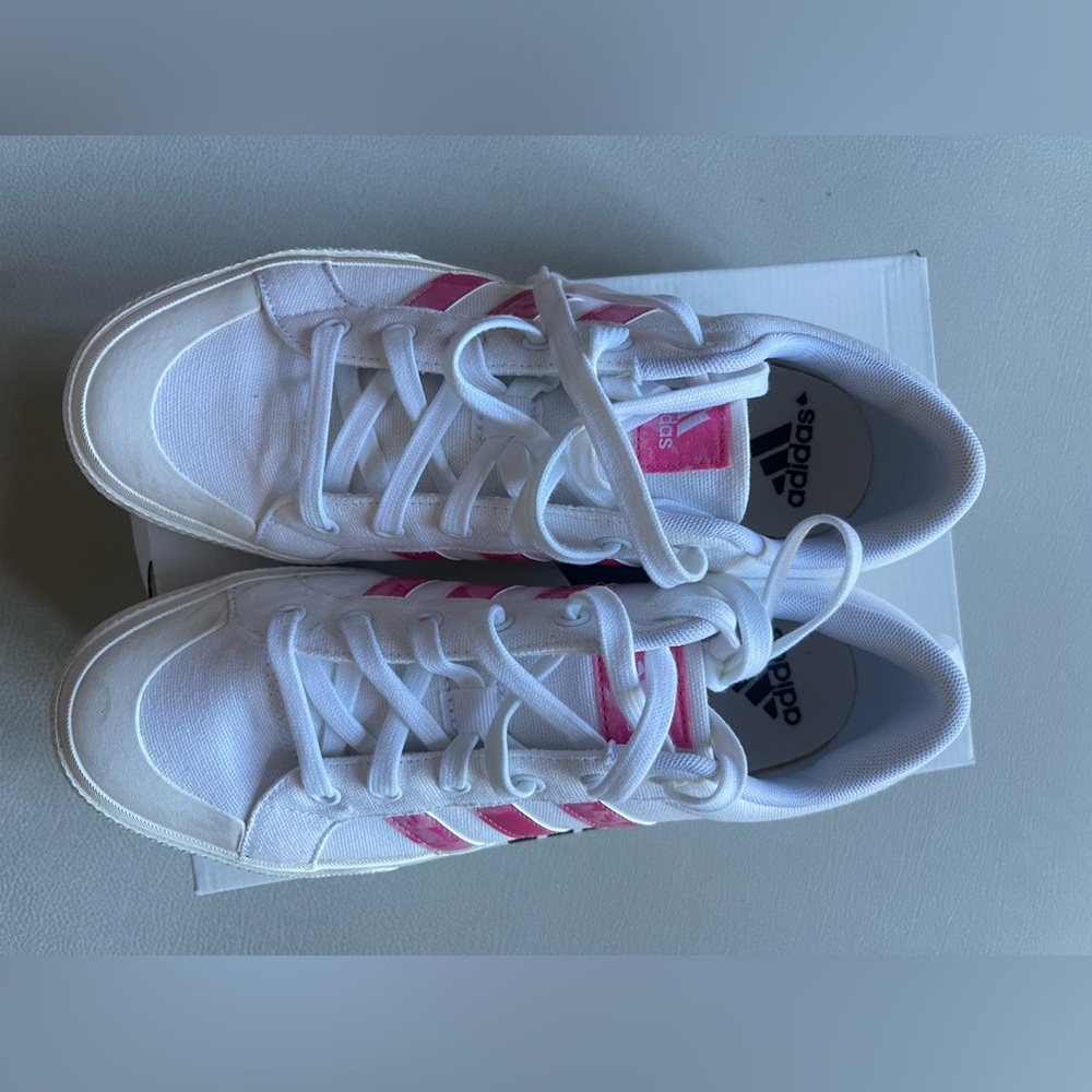 Adidas BRAVADA 2.0 PLATFORM SHOES
Size. 9.5 white and pink - Picture 3 of 8